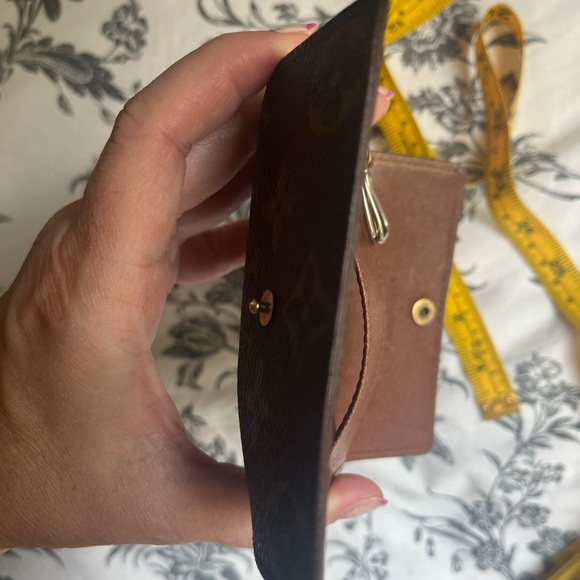 Louis Vuitton 4 Ring Key Holder - Picture 7 of 10